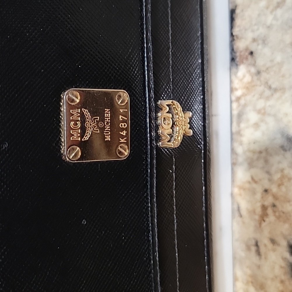 🌵MCM Black Leather Wallet - Picture 2 of 8